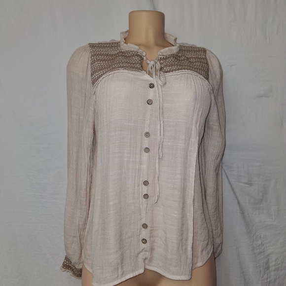 Elegant Cream Button-Up Women's Top Size L - Picture 17 of 17